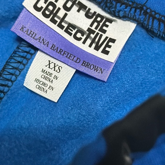 COPY - 🎯nwt future collective black & Blue floral jogger sweatpants - Picture 4 of 6